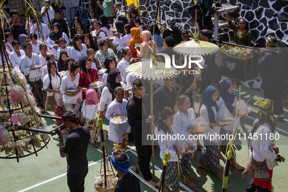 Cireundeu Indigenous people are bringing the 'Gunungan', a sacrifice in the shape of a mountain, during the Ngemban Taun traditional ceremon...