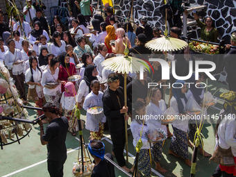 Cireundeu Indigenous people are bringing the 'Gunungan', a sacrifice in the shape of a mountain, during the Ngemban Taun traditional ceremon...