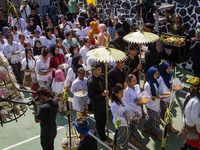 Cireundeu Indigenous people are bringing the 'Gunungan', a sacrifice in the shape of a mountain, during the Ngemban Taun traditional ceremon...