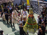 Cireundeu Indigenous people are bringing the 'Gunungan', a sacrifice in the shape of a mountain, during the Ngemban Taun traditional ceremon...