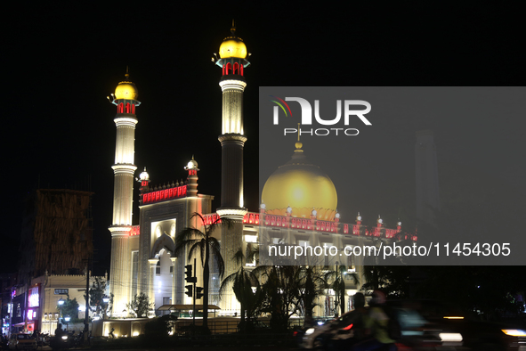 Palayam Juma Masjid (commonly known as the Palayam Pally of Trivandrum) is being illuminated at night during Ramadan in Thiruvananthapuram (...