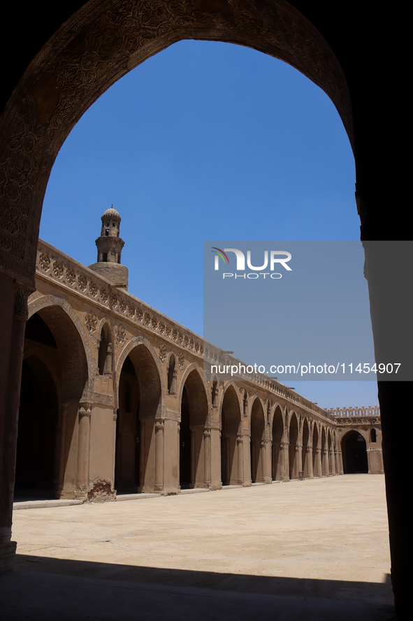 The mosque of Ibn Tulun is being commissioned by Ahmad Ibn Tulun, 'Abbasid governor of Egypt. Construction is beginning in 263 AH/876 AD and...