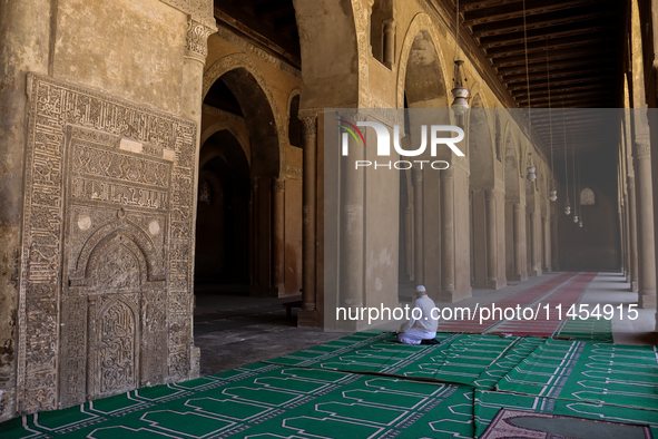 The mosque of Ibn Tulun is being commissioned by Ahmad Ibn Tulun, 'Abbasid governor of Egypt. Construction is beginning in 263 AH/876 AD and...