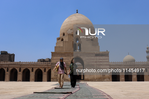 The mosque of Ibn Tulun is being commissioned by Ahmad Ibn Tulun, 'Abbasid governor of Egypt. Construction is beginning in 263 AH/876 AD and...