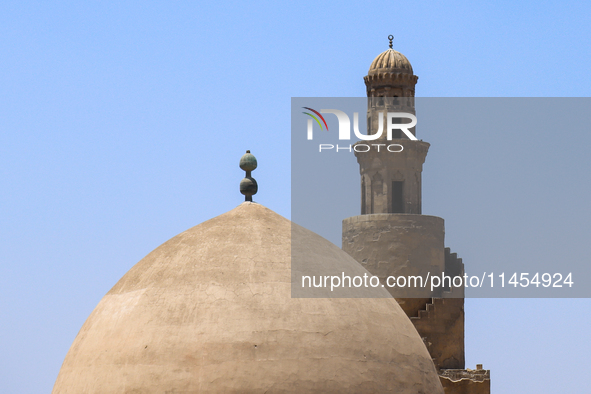 The mosque of Ibn Tulun is being commissioned by Ahmad Ibn Tulun, 'Abbasid governor of Egypt. Construction is beginning in 263 AH/876 AD and...