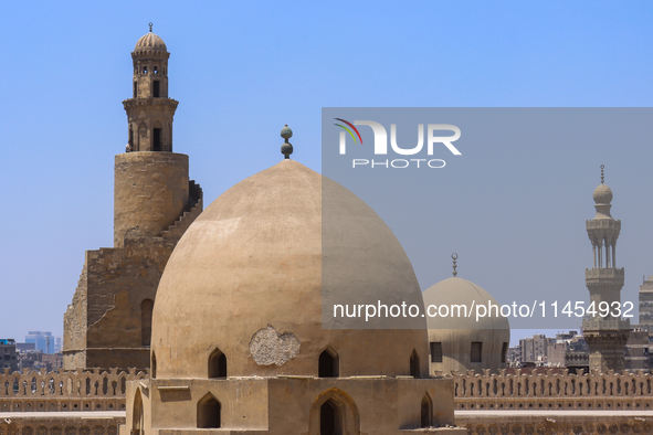 The mosque of Ibn Tulun is being commissioned by Ahmad Ibn Tulun, 'Abbasid governor of Egypt. Construction is beginning in 263 AH/876 AD and...