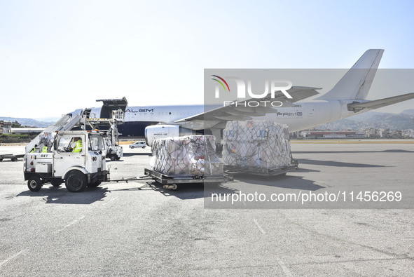 The Minister of Public Health in the caretaker government, Dr. Firas Al-Abyad, is receiving an emergency aid shipment via charter plane in B...