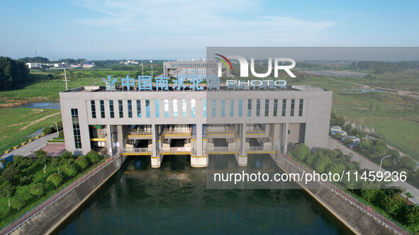 The Tanzhai Village section of the first phase of the Middle Route of the South-to-North Water Diversion Project is being viewed in Nanyang,...