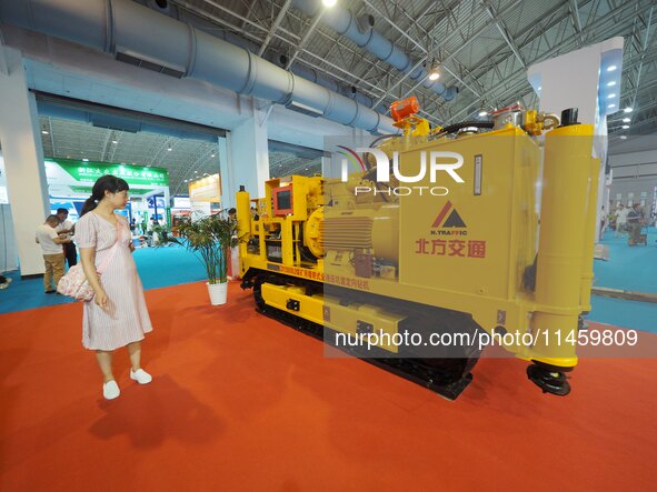 Visitors are visiting the ''crawler full hydraulic tunnel directional drilling Rig for coal Mines'' at the 2024 Beijing International Coal M...