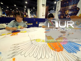 A child is experiencing ''kite painting'' at the first Beijing International Science Festival in Beijing, China, on August 8, 2024. (