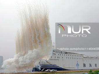 A national defense mobilization support team is camouflaging the ship's hull with smoke screens during a comprehensive defense mobilization...