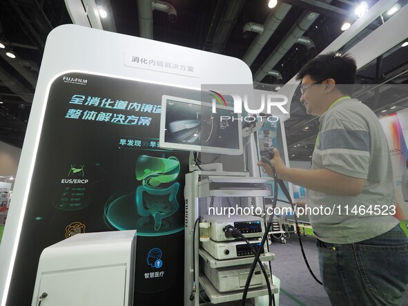 Visitors are experiencing ''Gastrointestinal endoscopy'' at the 30th China International Medical Instruments and Equipment Exhibition in Bei...