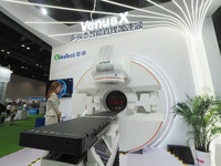 Visitors are visiting the ''Multi-mode Intelligent Linear Accelerator'' at the 30th China International Medical Instruments and Equipment Ex...