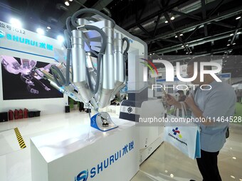 Visitors are visiting a ''single-hole endoscopic surgery robot'' at the 30th China International Medical Instruments and Equipment Exhibitio...