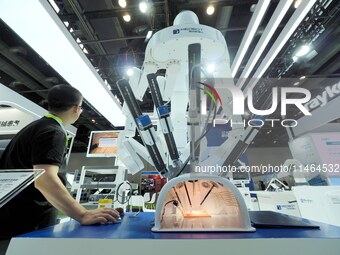 Visitors are experiencing ''minimally invasive robots'' at the 30th China International Medical Instruments and Equipment Exhibition in Beij...