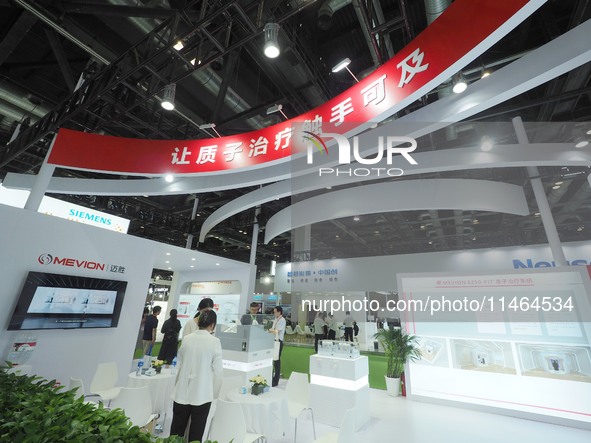 Visitors are visiting the ''Proton Therapy System'' at the 30th China International Medical Instruments and Equipment Exhibition in Beijing,...