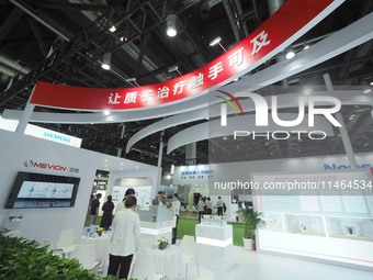 Visitors are visiting the ''Proton Therapy System'' at the 30th China International Medical Instruments and Equipment Exhibition in Beijing,...