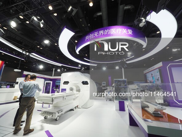 Visitors are viewing the ''Ophthalmic surgical microscope'' at the 30th China International Medical Instruments and Equipment Exhibition in...