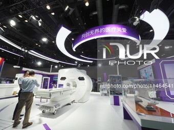 Visitors are viewing the ''Ophthalmic surgical microscope'' at the 30th China International Medical Instruments and Equipment Exhibition in...