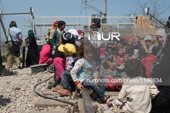 Kutana a Syrian girl of 8 years old waits in the door of the border between Greece and Macedoni on April 6, 2016.. A plan to send back migra...