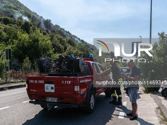 A large forest fire is breaking out on Sunday afternoon on Monte Pendolo, between the municipalities of Gragnano and Pimonte in the Naples a...