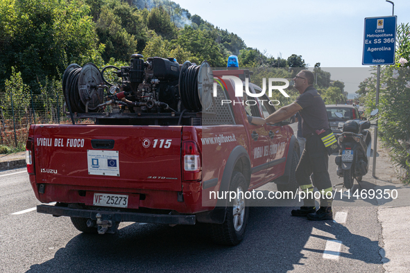 A large forest fire is breaking out on Sunday afternoon on Monte Pendolo, between the municipalities of Gragnano and Pimonte in the Naples a...