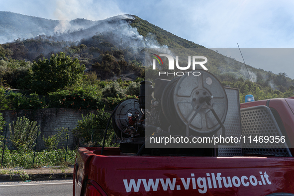 A large forest fire is breaking out on Sunday afternoon on Monte Pendolo, between the municipalities of Gragnano and Pimonte in the Naples a...