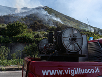 A large forest fire is breaking out on Sunday afternoon on Monte Pendolo, between the municipalities of Gragnano and Pimonte in the Naples a...