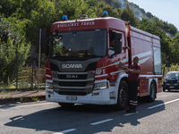 A large forest fire is breaking out on Sunday afternoon on Monte Pendolo, between the municipalities of Gragnano and Pimonte in the Naples a...