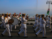 Indian Border Security Force (BSF) band members are performing during the Tiranga Rally ahead of India's Independence Day celebrations in Sr...