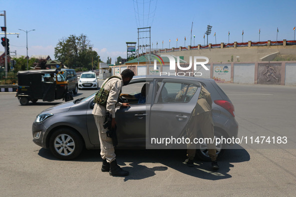 Security personnel are checking a vehicle ahead of India's Independence Day celebrations in Srinagar, Jammu and Kashmir, on August 13, 2024....