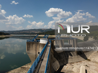 With the release of the last 2 million cubic meters of water still available for irrigation use, the Occhito dam, the largest artificial res...