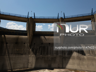 With the release of the last 2 million cubic meters of water still available for irrigation use, the Occhito dam, the largest artificial res...