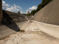 With the release of the last 2 million cubic meters of water still available for irrigation use, the Occhito dam, the largest artificial res...