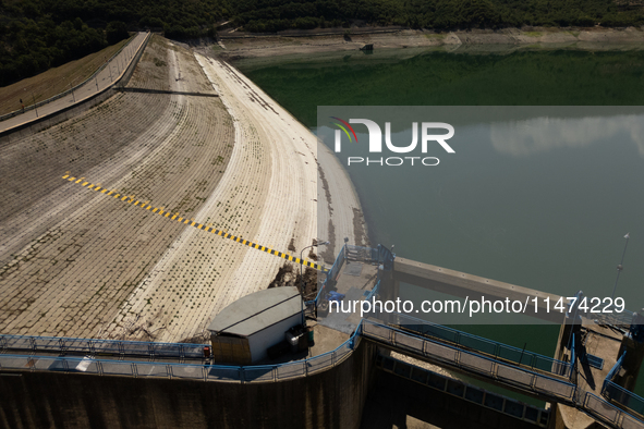 With the release of the last 2 million cubic meters of water still available for irrigation use, the Occhito dam, the largest artificial res...