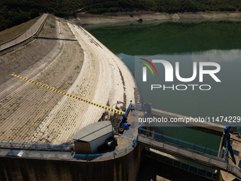 With the release of the last 2 million cubic meters of water still available for irrigation use, the Occhito dam, the largest artificial res...