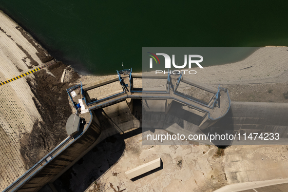 With the release of the last 2 million cubic meters of water still available for irrigation use, the Occhito dam, the largest artificial res...