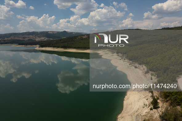 With the release of the last 2 million cubic meters of water still available for irrigation use, the Occhito dam, the largest artificial res...