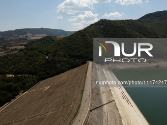 With the release of the last 2 million cubic meters of water still available for irrigation use, the Occhito dam, the largest artificial res...