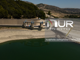 With the release of the last 2 million cubic meters of water still available for irrigation use, the Occhito dam, the largest artificial res...