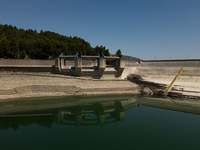 With the release of the last 2 million cubic meters of water still available for irrigation use, the Occhito dam, the largest artificial res...