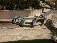 With the release of the last 2 million cubic meters of water still available for irrigation use, the Occhito dam, the largest artificial res...