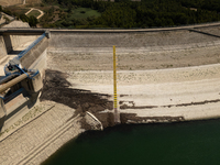 With the release of the last 2 million cubic meters of water still available for irrigation use, the Occhito dam, the largest artificial res...