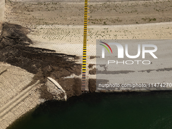 With the release of the last 2 million cubic meters of water still available for irrigation use, the Occhito dam, the largest artificial res...