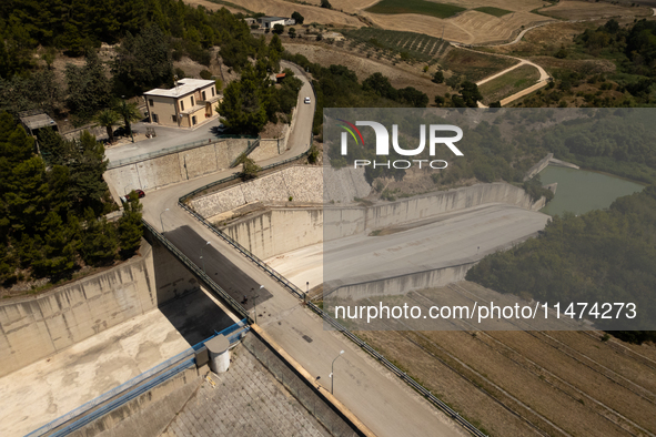 With the release of the last 2 million cubic meters of water still available for irrigation use, the Occhito dam, the largest artificial res...