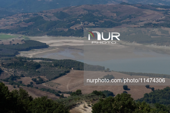 With the release of the last 2 million cubic meters of water still available for irrigation use, the Occhito dam, the largest artificial res...