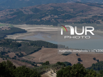 With the release of the last 2 million cubic meters of water still available for irrigation use, the Occhito dam, the largest artificial res...