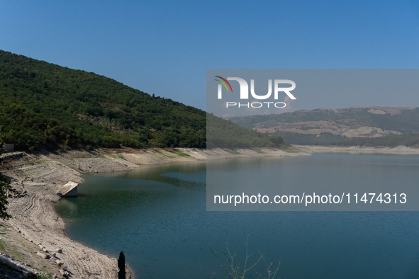 With the release of the last 2 million cubic meters of water still available for irrigation use, the Occhito dam, the largest artificial res...