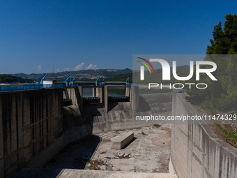 With the release of the last 2 million cubic meters of water still available for irrigation use, the Occhito dam, the largest artificial res...