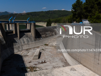 With the release of the last 2 million cubic meters of water still available for irrigation use, the Occhito dam, the largest artificial res...